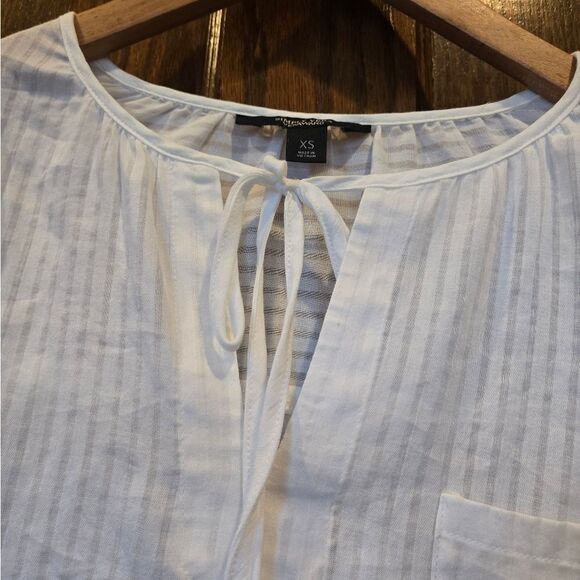 Simply Vera Wang Ivory Long Sleeve Tie Front Blouse with Floral Accents. XSMALL - Picture 4 of 10